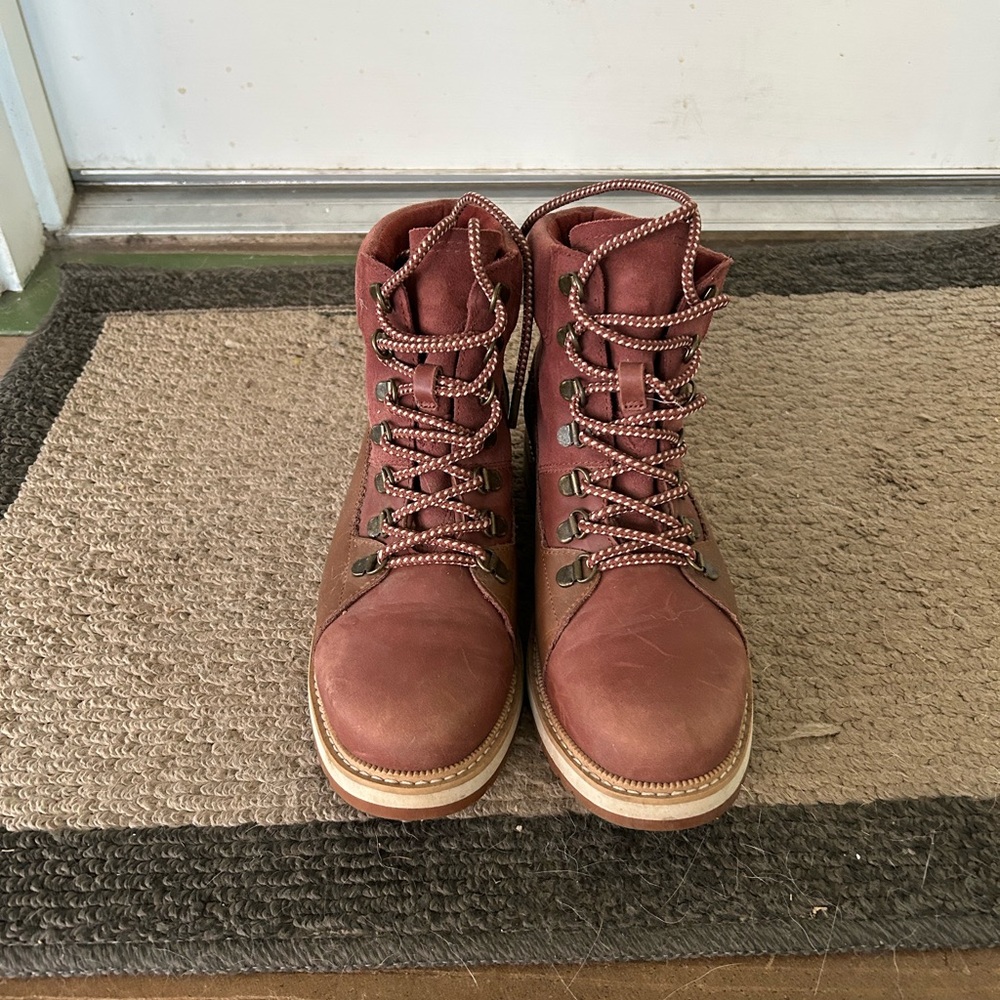 Toms Women’s Reddish Brown Lace-Up Boots